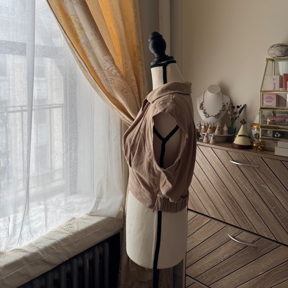 Button-down Crop Top - Picture 4 of 6